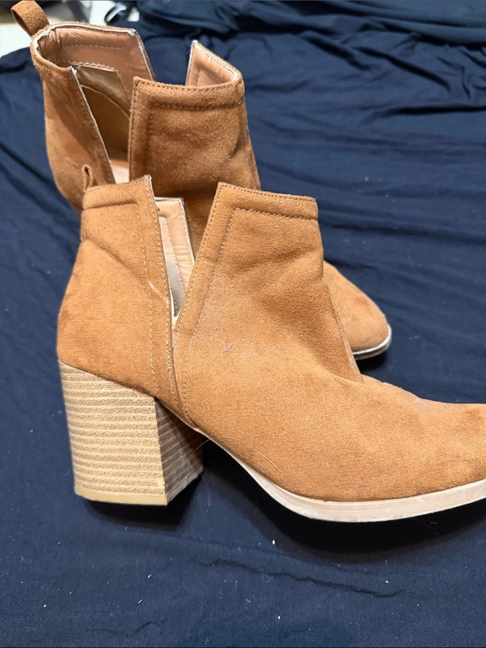 Women's Pointed Toe Suede Ankle Boots - Tan